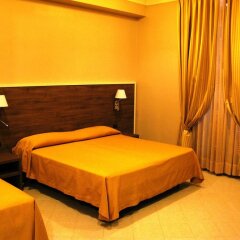 Hotel Moderno Бари сейф в номере
