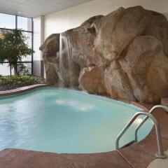 Отель Embassy Suites Columbus Колумбус бассейн