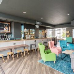 Отель Jurys Inn Brighton Великобритания, Брайтон - 1 отзыв об отеле, цены и фото номеров - забронировать отель Jurys Inn Brighton онлайн гостиничный бар