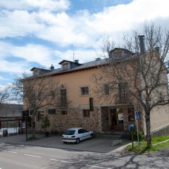 Hotel Rural Tierra de Lobos парковка
