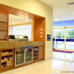 Отель Hampton Inn by Hilton/ GuadalajaraExpo интерьер отеля
