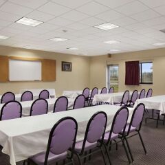 Отель Days Inn Bloomington West Блумингтон помещение для мероприятий