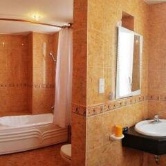 Отель Sunny C Hotel Вьетнам, Хюэ - отзывы, цены и фото номеров - забронировать отель Sunny C Hotel онлайн ванная фото 2