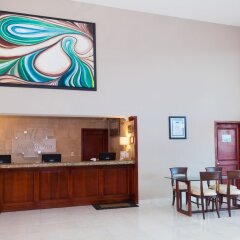 Отель Holiday Inn Cancun Arenas Мексика, Канкун - отзывы, цены и фото номеров - забронировать отель Holiday Inn Cancun Arenas онлайн питание
