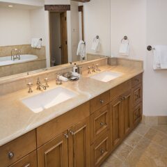 Отель The Arrabelle at Vail Square, A RockResort ванная фото 2
