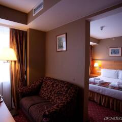 Отель Crowne Plaza Vilnius Литва, Вильнюс - 5 отзывов об отеле, цены и фото номеров - забронировать отель Crowne Plaza Vilnius онлайн комната для гостей фото 3