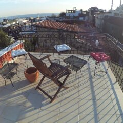 Berk Guesthouse - 'Grandma's House' Турция, Стамбул - отзывы, цены и фото номеров - забронировать отель Berk Guesthouse - 'Grandma's House' онлайн приотельная территория фото 2