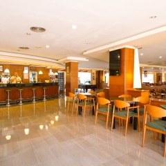 Отель Golden Port Salou & Spa гостиничный бар