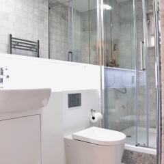 Отель Modern Maisonette By Chalk Farm Великобритания, Лондон - отзывы, цены и фото номеров - забронировать отель Modern Maisonette By Chalk Farm онлайн ванная фото 2