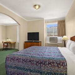 Отель Travelodge by Wyndham Downtown Chicago комната для гостей фото 5