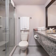 Northbury Hotel and Conference Centre in Sudbury, Canada from 121$, photos, reviews - zenhotels.com bathroom