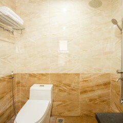 OYO 411 Van Nam Hotel Ханой ванная фото 2