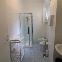 Отель Guest House Pirelli Италия, Милан - 2 отзыва об отеле, цены и фото номеров - забронировать отель Guest House Pirelli онлайн ванная фото 2
