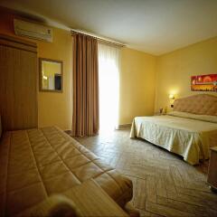 Hotel Barbato сейф в номере