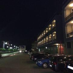 TM Deluxe Hotel парковка