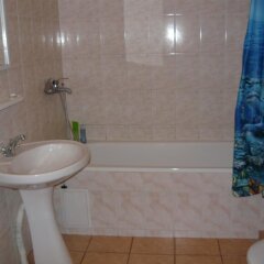 Гостиница Guest House on Pionersky prospekt 36 в Анапе отзывы, цены и фото номеров - забронировать гостиницу Guest House on Pionersky prospekt 36 онлайн Анапа ванная