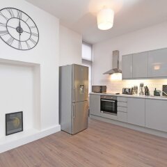 Апартаменты Spacious & Modern 2 Bed Apartment at Knightsbridge London Лондон в номере фото 2