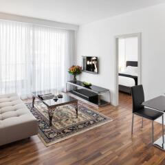 Отель Sea Executive Suites комната для гостей