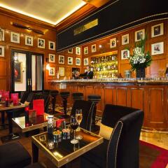 Отель Hôtel Barrière Le Fouquet's гостиничный бар