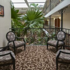 Governors Suites Hotel балкон