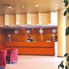 Отель Hesperia Sant Joan Suites Испания, Сан-Жоан-Деспи - 5 отзывов об отеле, цены и фото номеров - забронировать отель Hesperia Sant Joan Suites онлайн интерьер отеля фото 3