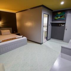 Отель Little Moon Residence Пхукет сейф в номере