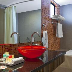 Отель Four Points by Sheraton Cali ванная фото 2