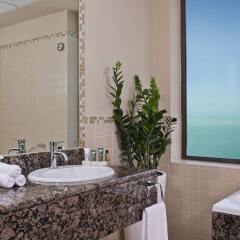 Отель Hilton Dubai The Walk ванная фото 2