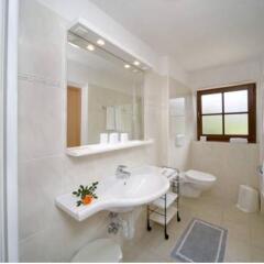 Garni-Hotel Tritscherhof Тироло ванная