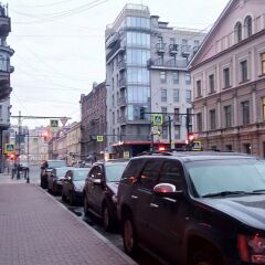 One House Kaboni Group Hostel городской автобус