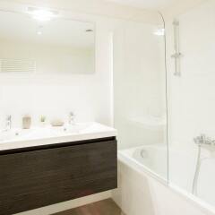 Отель Sweet Inn Apartments Charité Бельгия, Брюссель - отзывы, цены и фото номеров - забронировать отель Sweet Inn Apartments Charité онлайн ванная