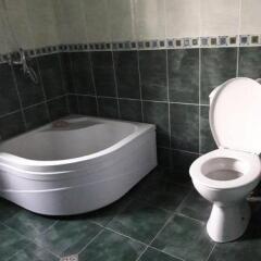 Отель Guest House Saba Грузия, Степанцминда - отзывы, цены и фото номеров - забронировать отель Guest House Saba онлайн ванная