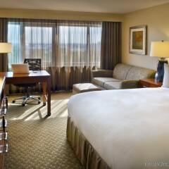 Отель Hilton New York JFK Airport США, Нью-Йорк - отзывы, цены и фото номеров - забронировать отель Hilton New York JFK Airport онлайн комната для гостей фото 2