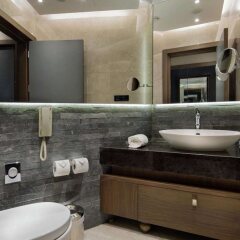 DoubleTree by Hilton Hotel Istanbul - Piyalepasa Турция, Стамбул - 3 отзыва об отеле, цены и фото номеров - забронировать отель DoubleTree by Hilton Hotel Istanbul - Piyalepasa онлайн ванная