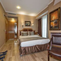 Zagreb Hotel сейф в номере