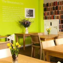 Отель YHA South Downs интерьер отеля