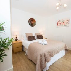 Апартаменты Charles Court Serviced Apartments комната для гостей фото 3