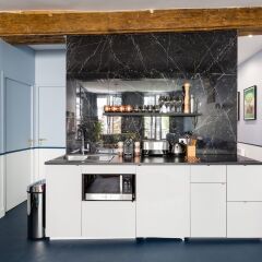 Отель Luxury 3 Bedroom 2 Bathroom Loft - Louvre Museum Париж в номере