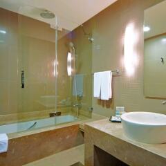 The Green Park Pendik Hotel & Convention Center Турция, Стамбул - 1 отзыв об отеле, цены и фото номеров - забронировать отель The Green Park Pendik Hotel & Convention Center онлайн ванная