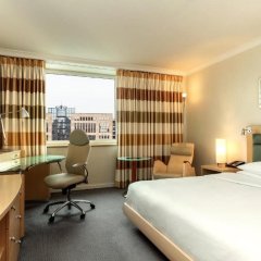 Отель Hilton Düsseldorf Германия, Дюссельдорф - 2 отзыва об отеле, цены и фото номеров - забронировать отель Hilton Düsseldorf онлайн комната для гостей фото 2