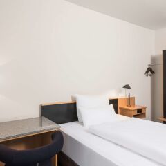 Отель NH Düsseldorf City Германия, Дюссельдорф - 2 отзыва об отеле, цены и фото номеров - забронировать отель NH Düsseldorf City онлайн комната для гостей фото 2