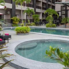 Отель Golden Tulip Essential Pattaya бассейн фото 3
