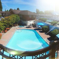 Отель Comfort Inn & Suites North Vancouver Канада, Аптаун - отзывы, цены и фото номеров - забронировать отель Comfort Inn & Suites North Vancouver онлайн балкон