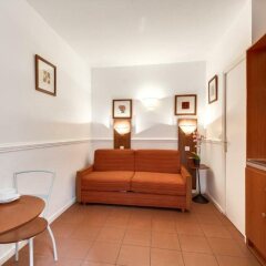 Отель Pavillon Courcelles Parc Monceau Париж в номере