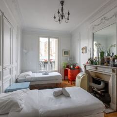 Отель Balcony Bliss steps from the Bois de Boulogne комната для гостей фото 5