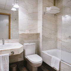 Отель Rafaelhoteles Atocha ванная