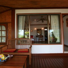 Отель Lipa Lodge Beach Resort балкон