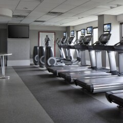 Отель New York LaGuardia Airport Marriott США, Нью-Йорк - отзывы, цены и фото номеров - забронировать отель New York LaGuardia Airport Marriott онлайн фитнесс-зал фото 3