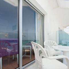 Отель Silver Sands Beach Hotel Кипр, Протарас - 10 отзывов об отеле, цены и фото номеров - забронировать отель Silver Sands Beach Hotel онлайн балкон