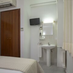 Отель Hostal Sans Испания, Барселона - отзывы, цены и фото номеров - забронировать отель Hostal Sans онлайн удобства в номере фото 2